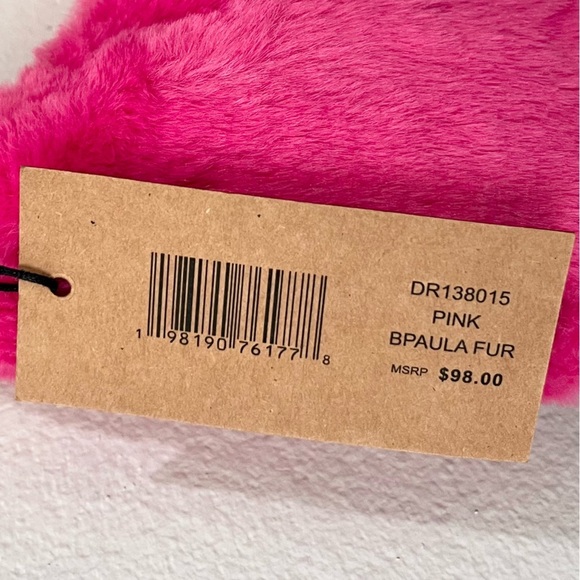 STEVE MADDEN- NWT Hot Pink Fur Shoulder Bag with Chain Detail - Picture 10 of 10